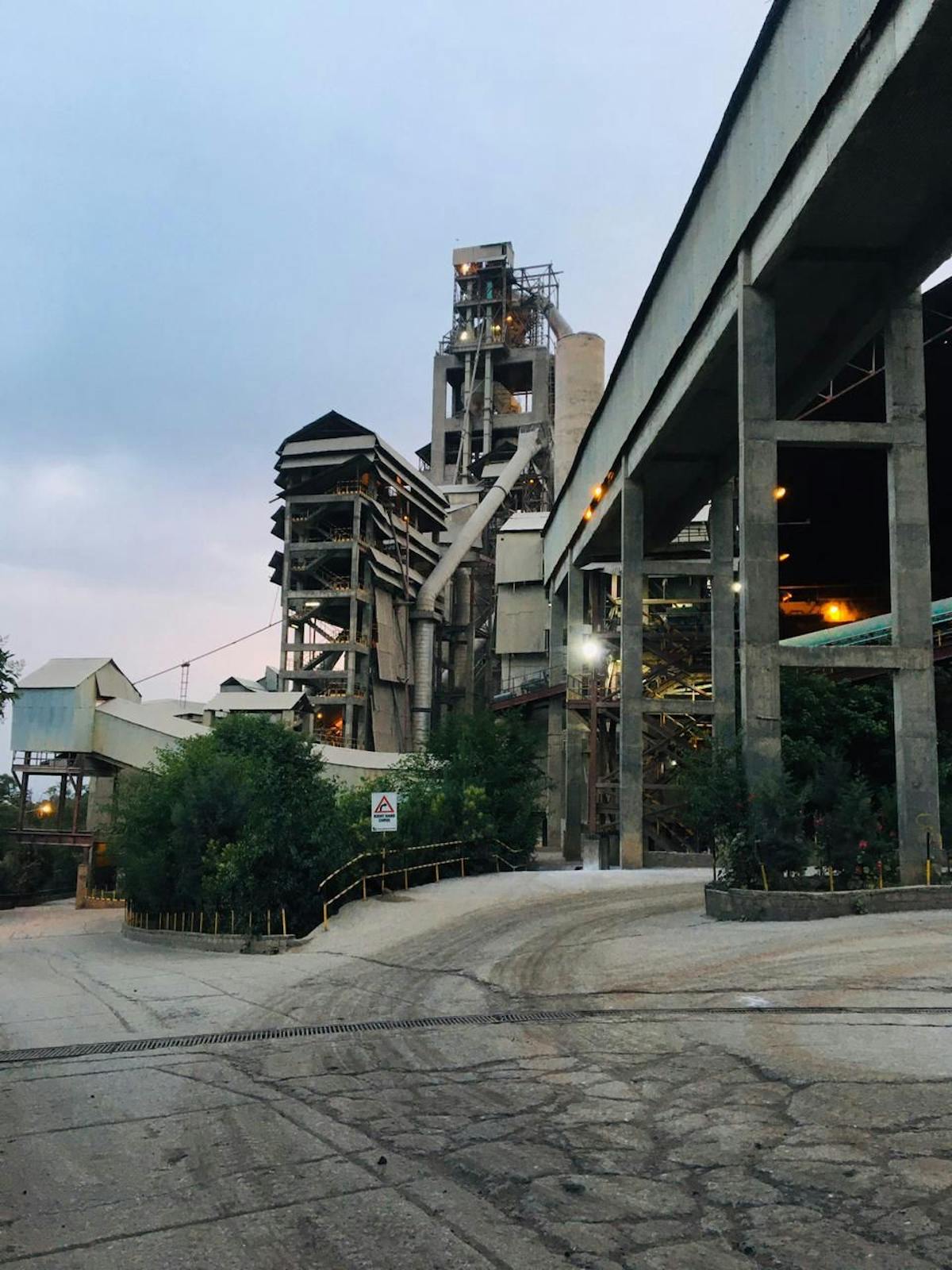 Cement Plant Manufacturers with Advanced Machinery